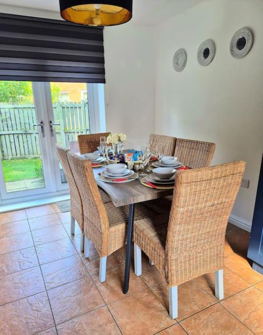 Home From Home 3 Bed,2 Bath House With Garden&Parking Near Centre&Tram Stop Sheffield Exterior foto