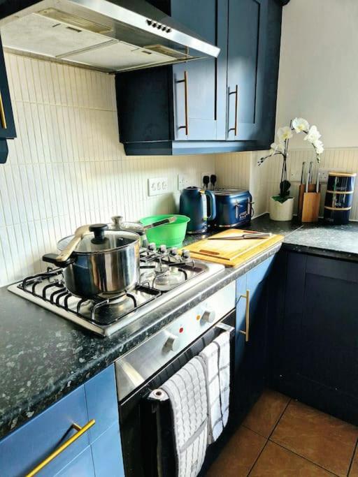 Home From Home 3 Bed,2 Bath House With Garden&Parking Near Centre&Tram Stop Sheffield Exterior foto